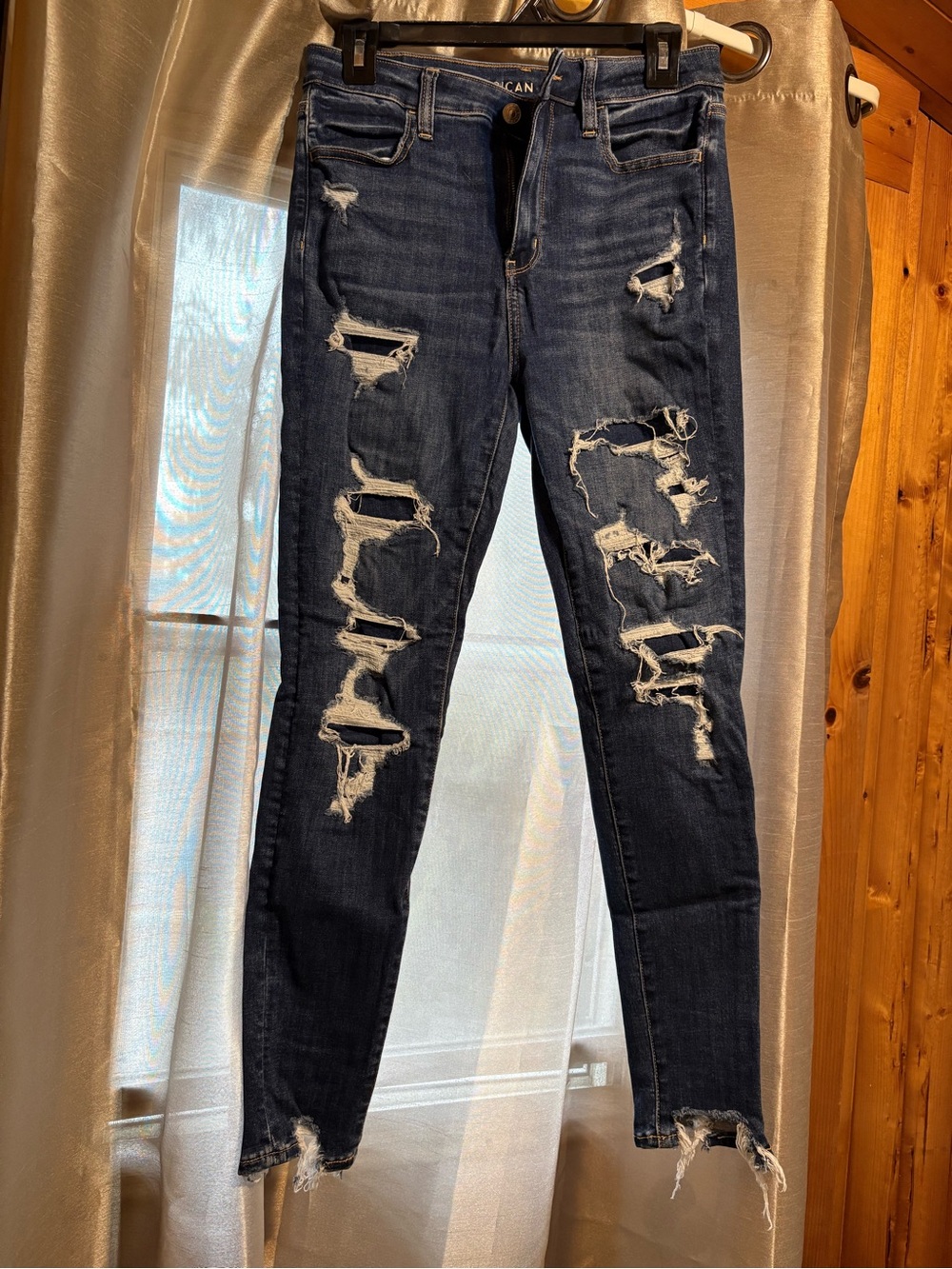 American Eagle distressed super high rise jegging size 8 short